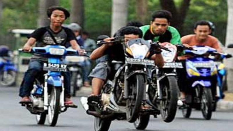 Segerombolan Anak Motor Yang Membuat Resah Masyarakat