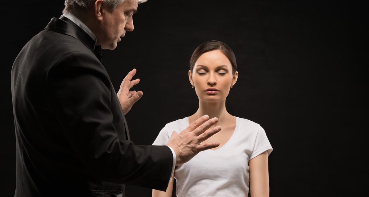 Kehilangan Kesadaran Percobaan Hipnotis Pada Hal Negatif