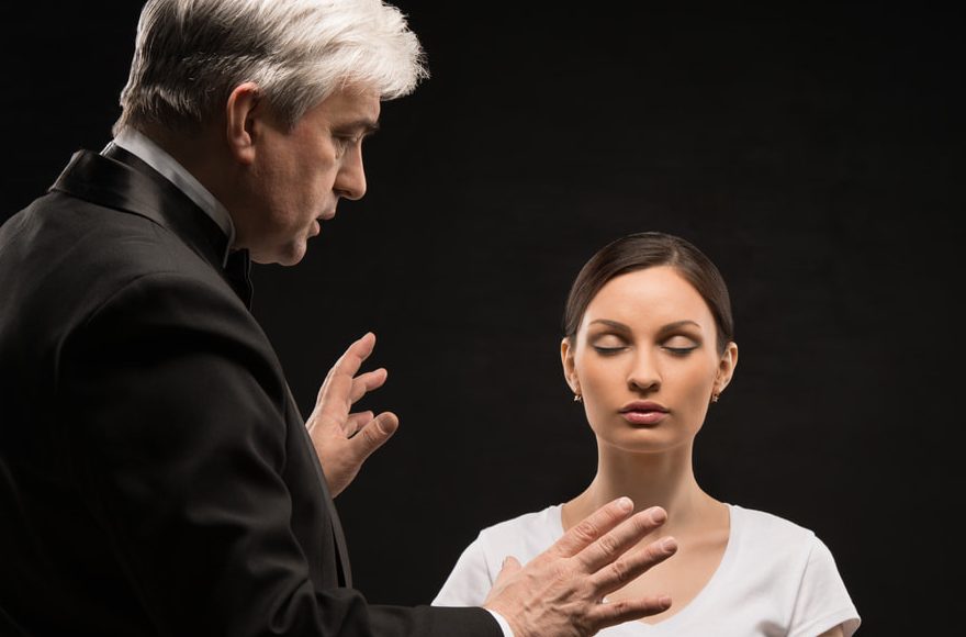 Kehilangan Kesadaran Dalam Percobaan Hipnotis Pada Hal Negatif