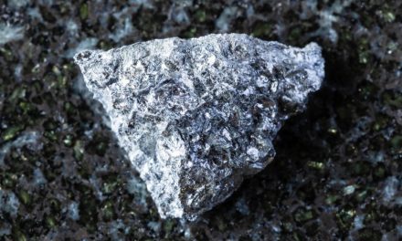 Logam Nikel Putih Keperakan Tahan Terhadap Karat