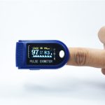 Peralatan Medis Oksimeter Dalam Memeriksa Oksigen