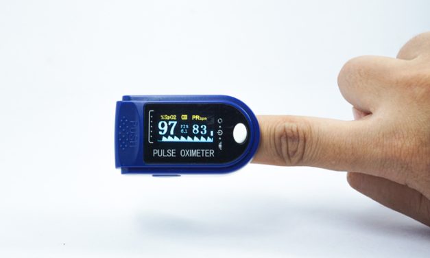 Peralatan Medis Oksimeter Dalam Memeriksa Oksigen