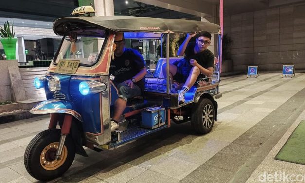 Transportasi Tuktuk Atau Kendaraan Umum Di Negara Thailand