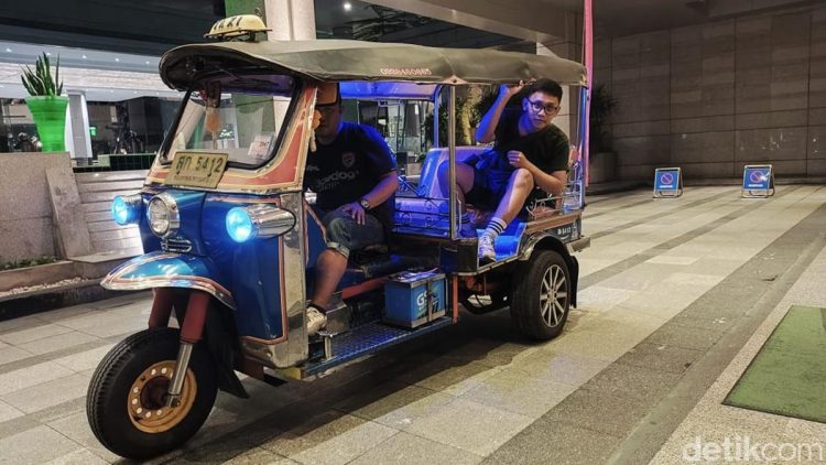 Transportasi Tuktuk Atau Kendaraan Umum Di Negara Thailand