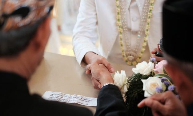 Suatu Ikatan Resmi Wanita Dan Pria Dalam Pernikahan