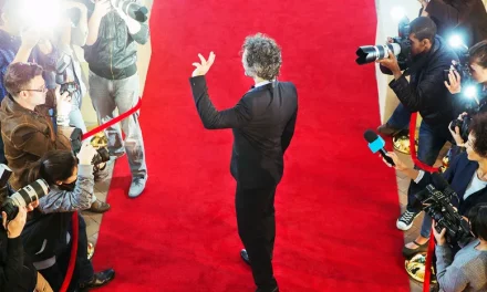 Bahasa Terkenal Atau Famous Di Tujukan Pada Seseorang