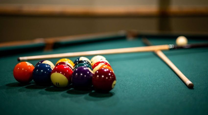 Olahraga Santai Billiard Dengan Sebuah Stik