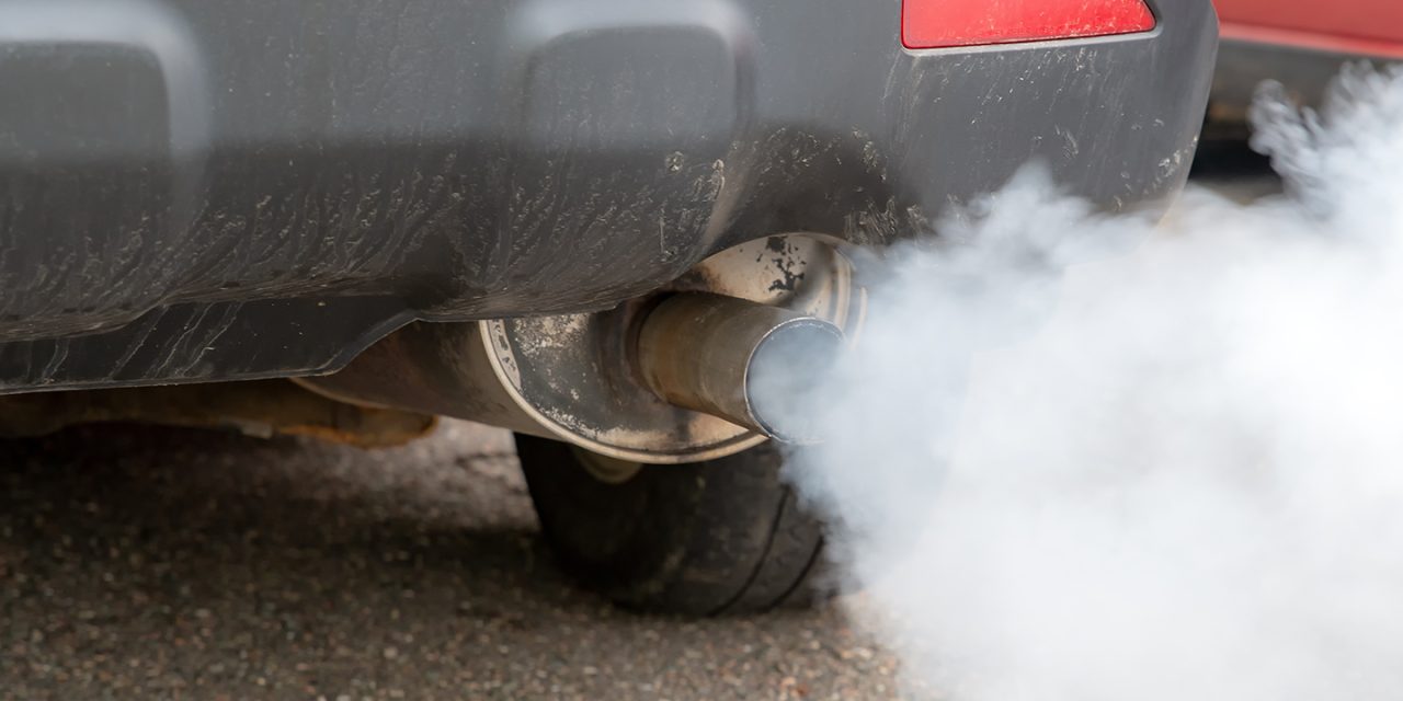 Bagian Pengeluaran Asap Gas Kendaraan Di Knalpot