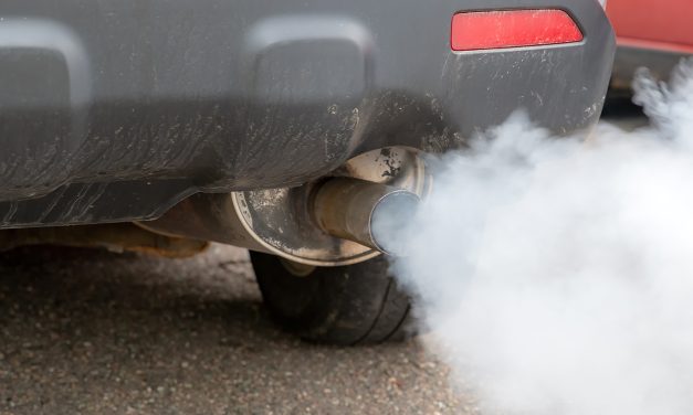 Bagian Pengeluaran Asap Gas Kendaraan Di Knalpot