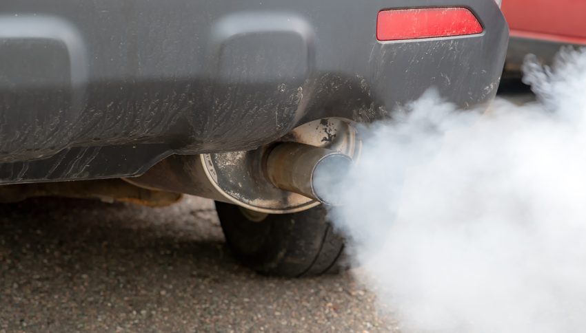 Bagian Pengeluaran Asap Gas Kendaraan Di Knalpot