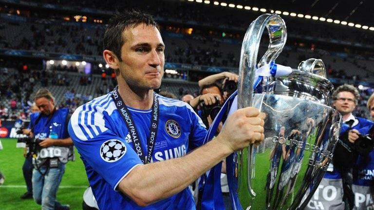Pesepakbola Chelsea Frank Lampard Sebagai Gelandang Terbaik