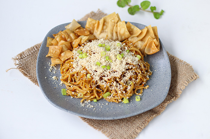 Makanan Berbahan Mie Sebuah Bakmie Yang Populer
