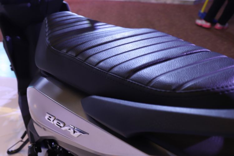 Tempat Duduk Kendaraan Atau Sebuah Jok Motor