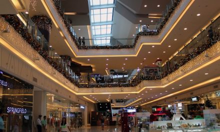Pusat Pembelian Barang Di Sebuah Mall Besar