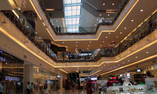 Pusat Pembelian Barang Di Sebuah Mall Besar