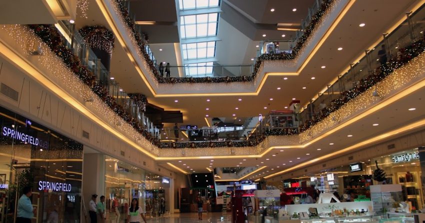 Pusat Pembelian Barang Di Sebuah Mall Besar