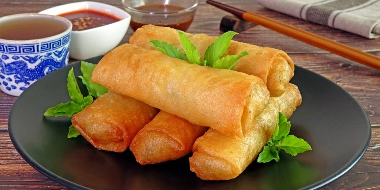Makanan Khas Lumpia Yang Di Gulung Kecil