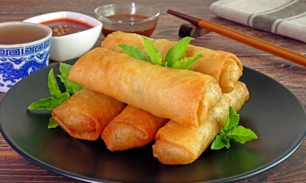 Makanan Khas Lumpia Yang Di Gulung Kecil
