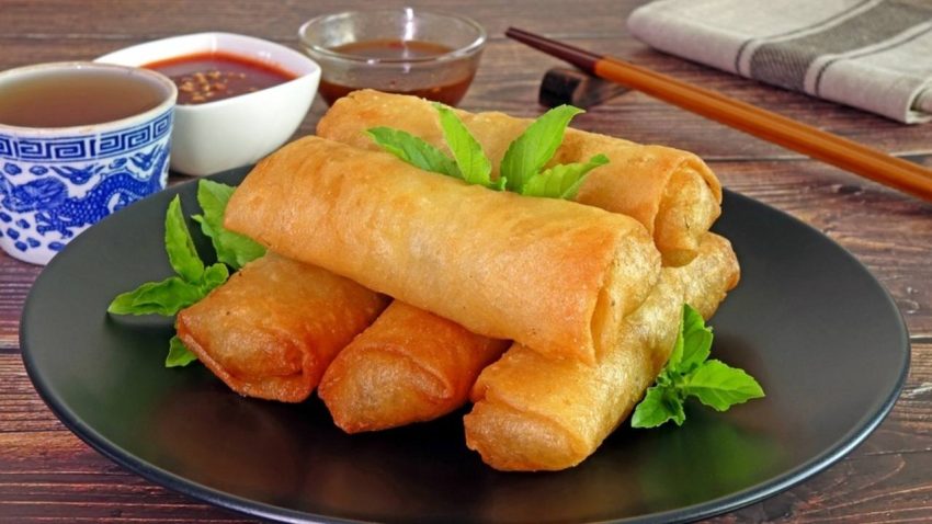 Makanan Khas Lumpia Yang Di Gulung Kecil