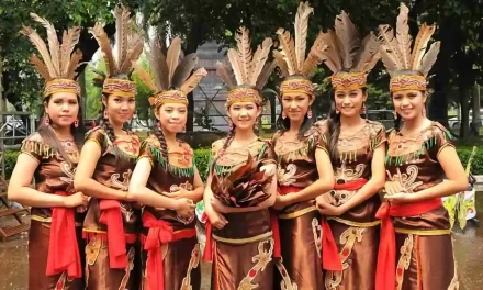 Kelompok Budaya Indonesia Salah Satunya Suku Dayak