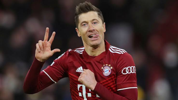 Pesepakbola Senior Lewandowski Dengan Skill Bermain