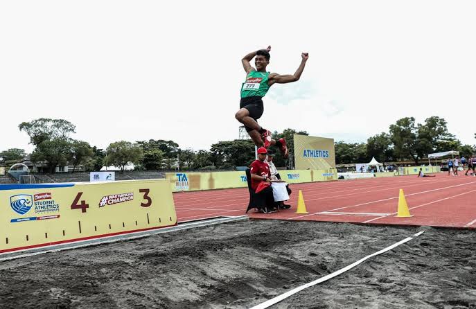 Olahraga Atletik Fisik Dengan Cabang Lompat Jauh