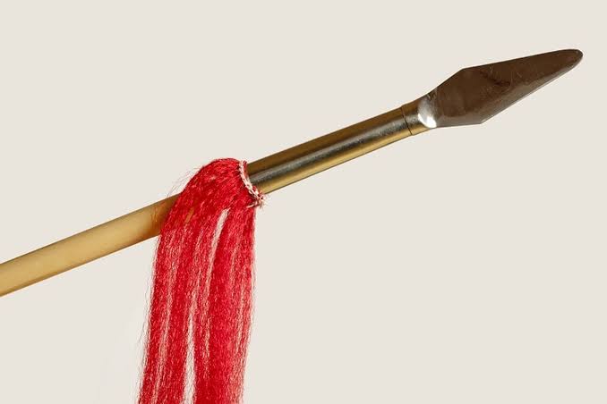Pemakaian Senjata Tombak Yang Cukup Tradisional