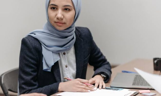 Profesi Pekerjaan Admin Sebagai Pencatat Sebuah Perusahaan