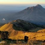 Pendakian Muncak Pada Sebuah Bukit Maupun Gunung
