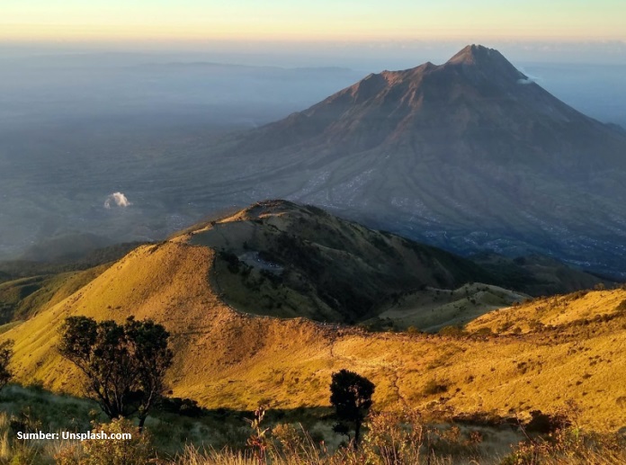 Pendakian Muncak Pada Sebuah Bukit Maupun Gunung