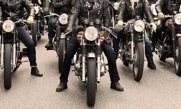 Sekelompok Anak Geng Motor Dengan Banyak Perkumpulan