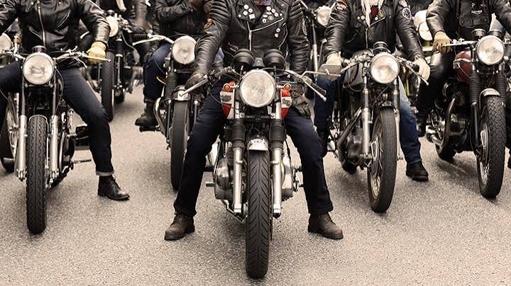 Sekelompok Anak Geng Motor Dengan Banyak Perkumpulan