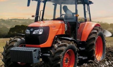 Kendaraan Bermesin Traktor Untuk Pekerjaan Di Pertanian