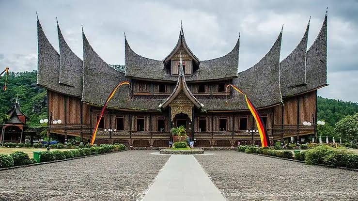 Sebuah Bangunan Tradisional Dalam Rumah Adat