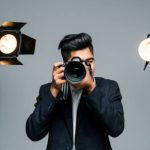 Seorang Profesi Fotografer Dengan Pengambilan Gambar