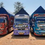 Kendaraan Bermotor Besar Truk Sebagai Pengangkut Barang